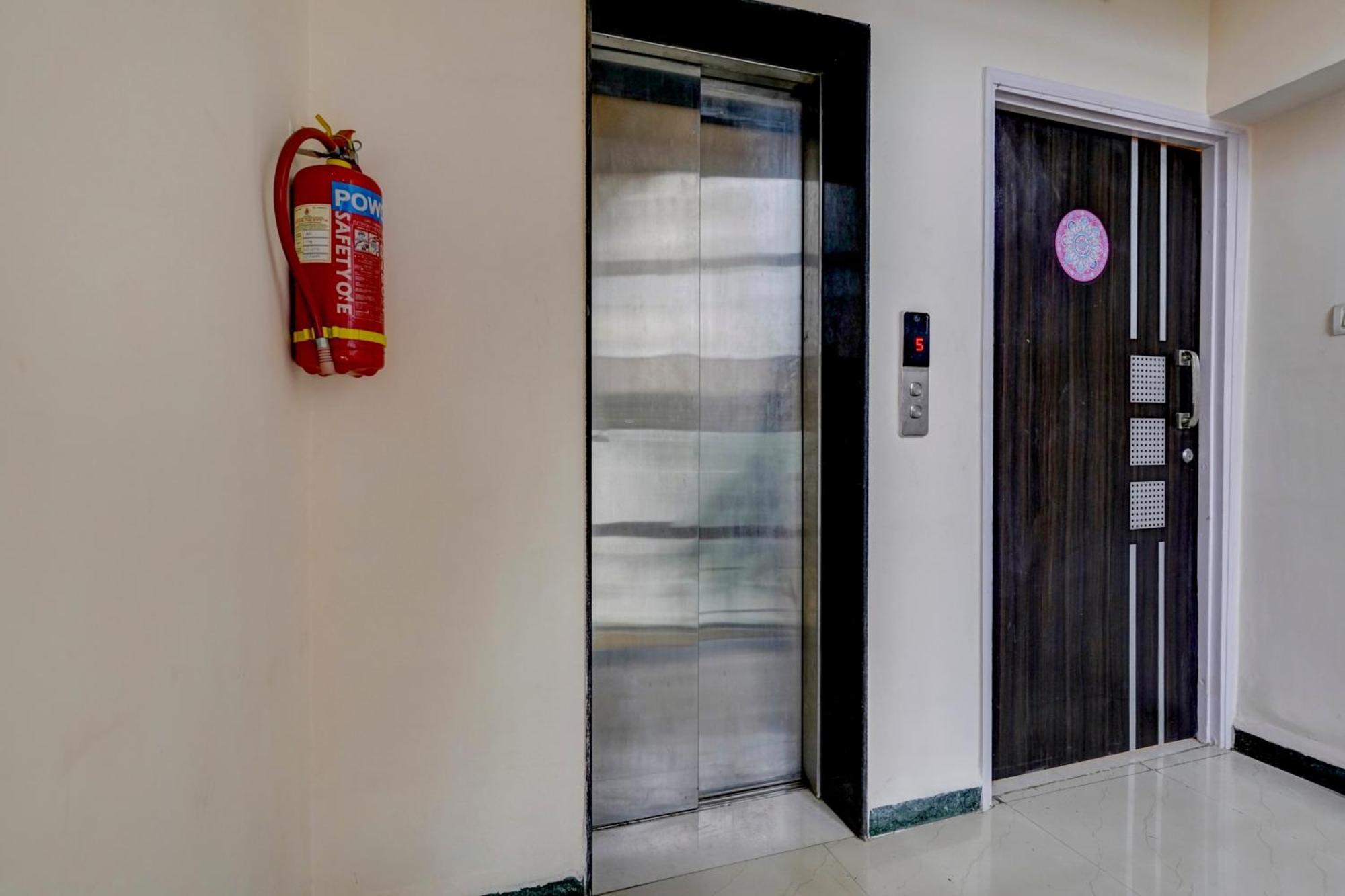 Rio Corporate House Hotel Мумбай Екстериор снимка