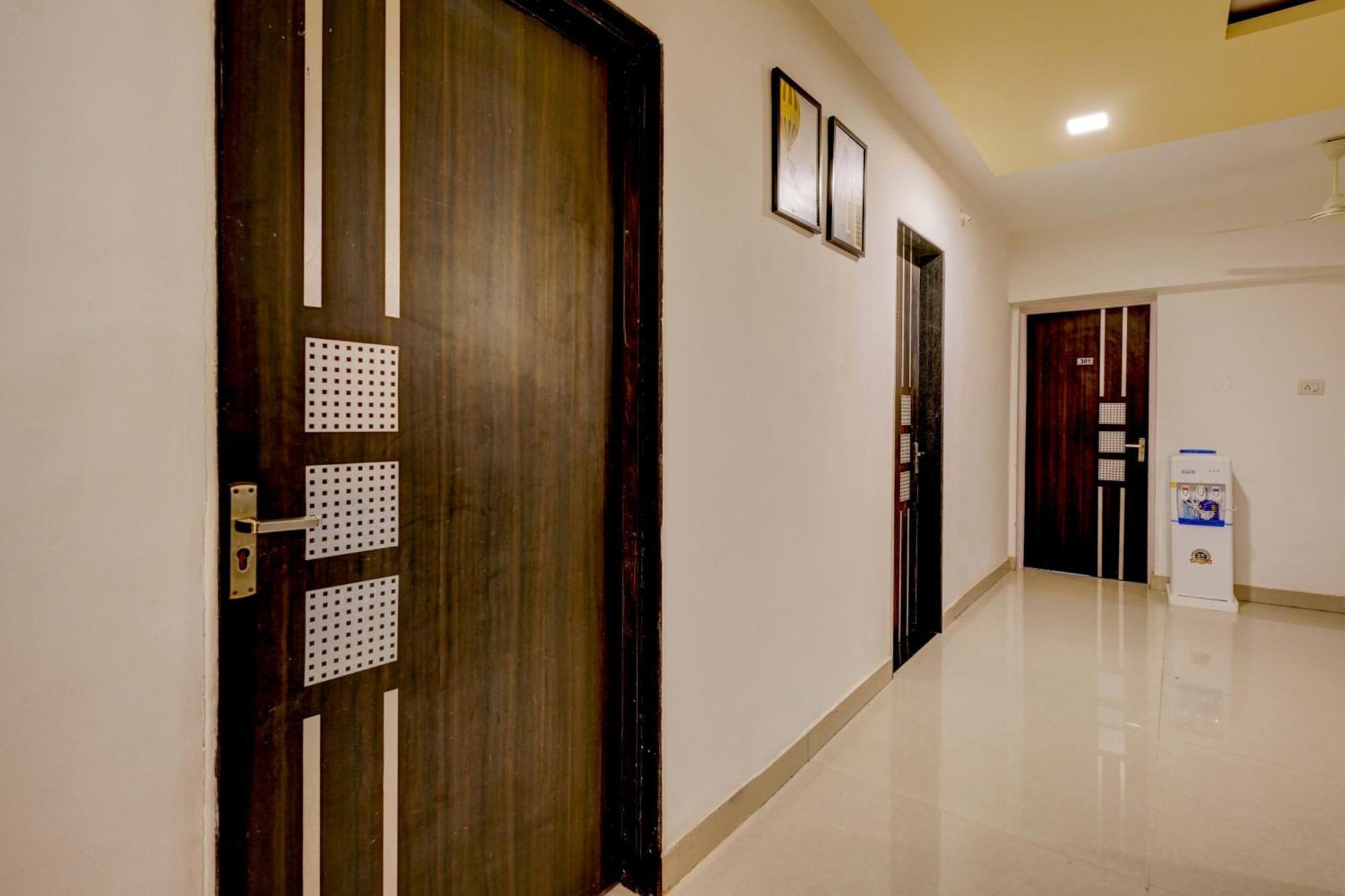 Rio Corporate House Hotel Мумбай Екстериор снимка